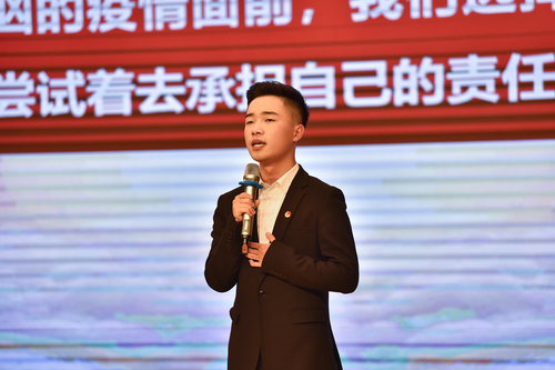 赵佳成生活照1